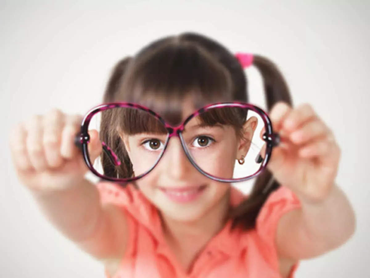 school-students-eyes-problem-94554614