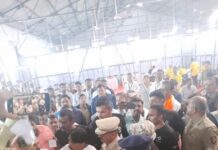 मतमोजणी कक्षात गोंधळ उमेदवाराचे धरणे