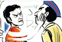 जेलमध्येच कैद्याने लगावली थेट पोलिसाच्या कानाखाली